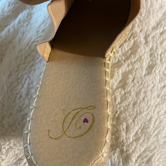 Women's Tan Peep-Toe Sandals - Picture 6 of 6